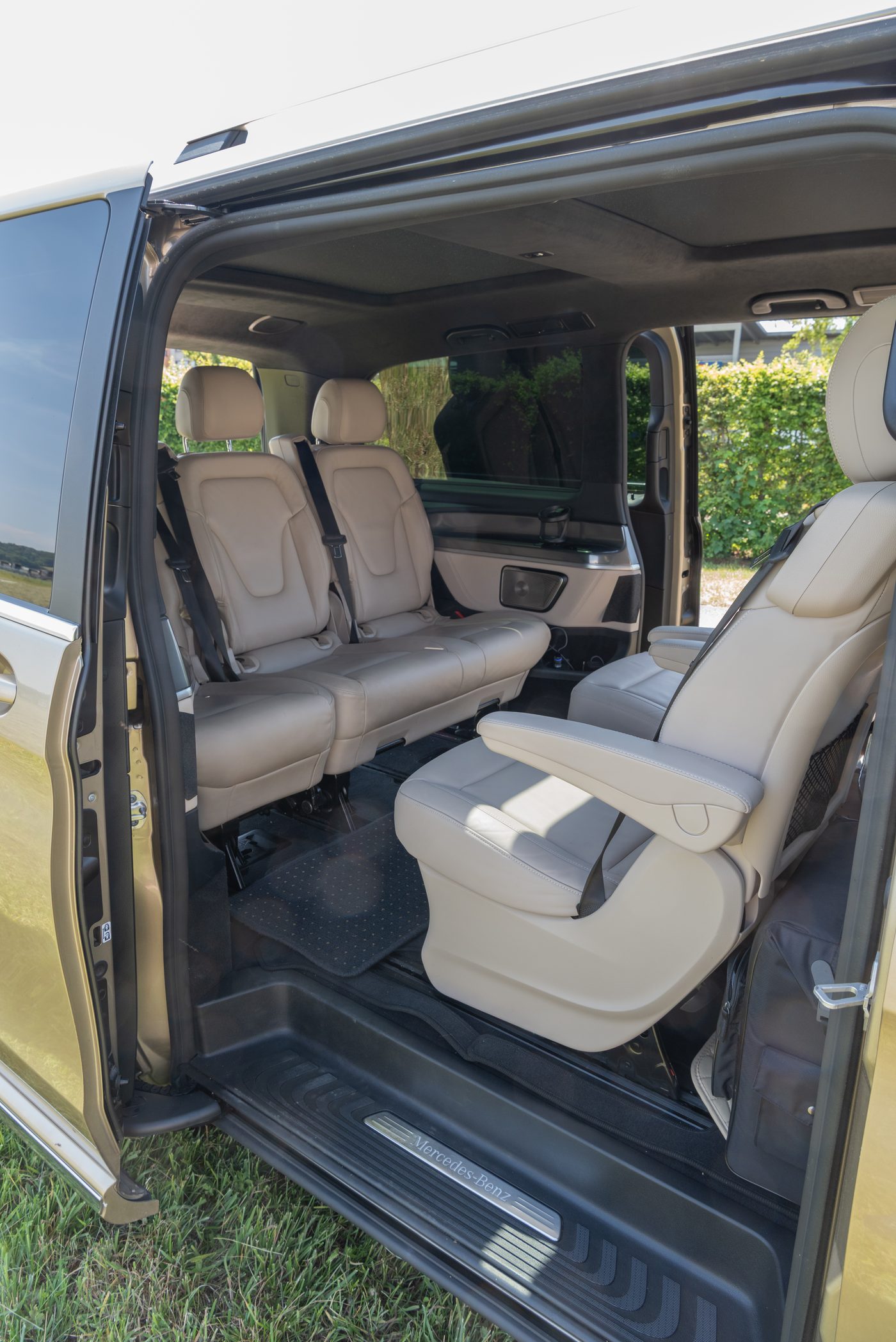 Innenraum mit Captain-Seats